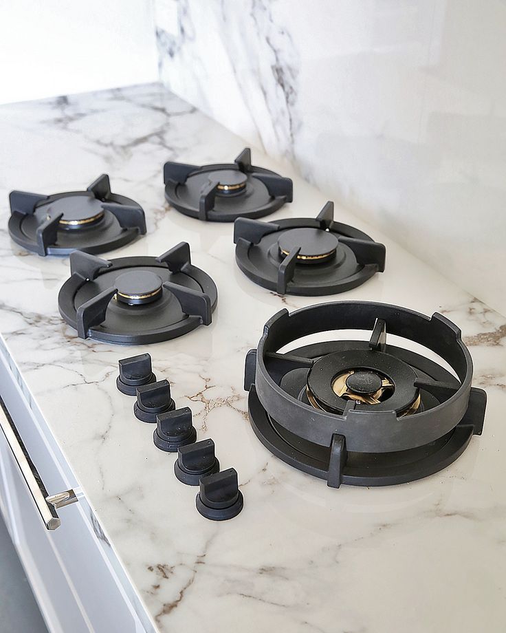 pitt cooktop in white stone top